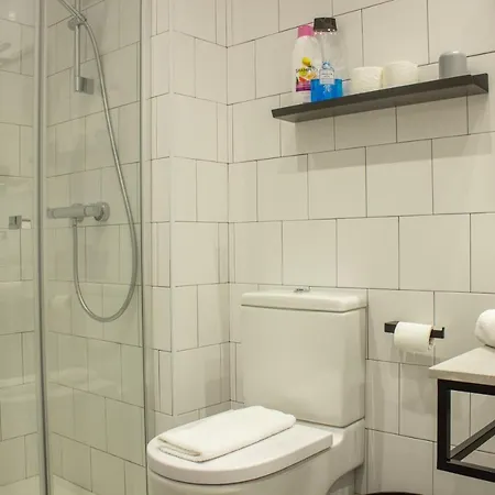 B4r Self Check In 3* Більбао